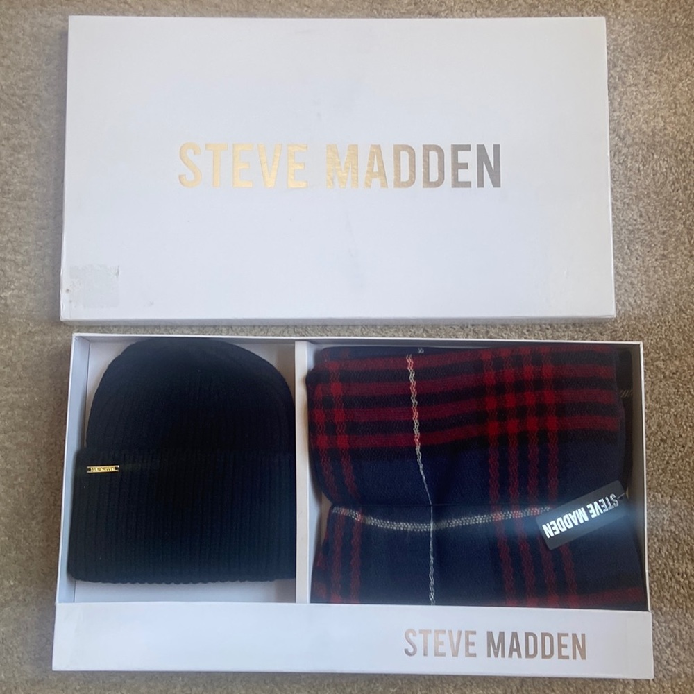 NWT Steve Madden Scarf and Hat gift set